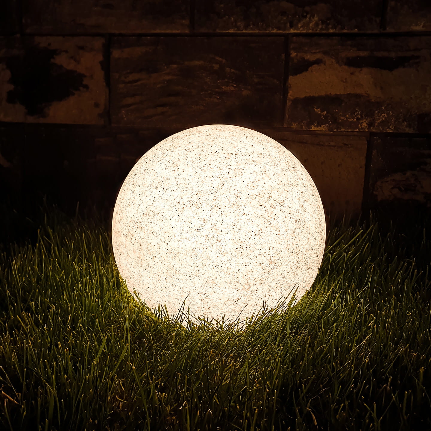 Okrągła lampa do ogrodu kamień